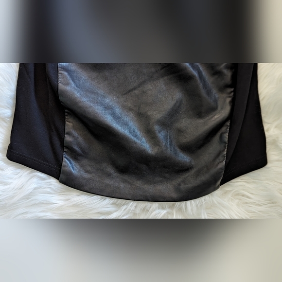 EUC 41 Hawthorn black faux leather front panel elastic waist curved hemline - Picture 7 of 9